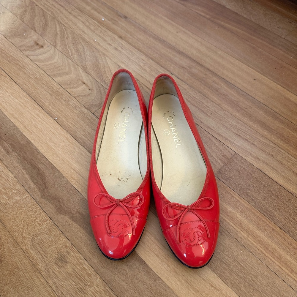 CHANEL Red Patent Leather Flats